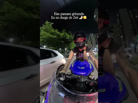 Zx6 chamando atenção no rolê noturno 😮💨🫰🏻......#bikergirl #mulheremoto #zx6