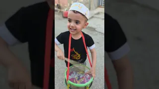 مهدي يغنيلي ههههه 