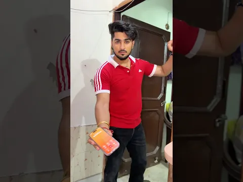 Iske Jhaadu lagane ka style dekha?🤣 #cooking #food #recipe #vlog #funny #entertainment #shorts