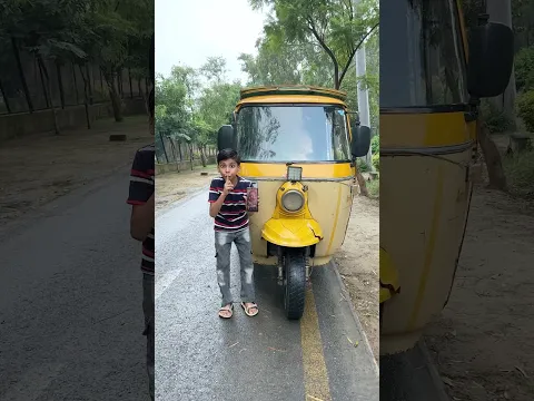 Mery rickshaw main kis ka bacha ro raha hai #ytshorts #shortyz