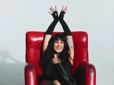 Video Thumbnail: Mira Luoti - Cokis ja Mentos (Virallinen musiikkivideo)