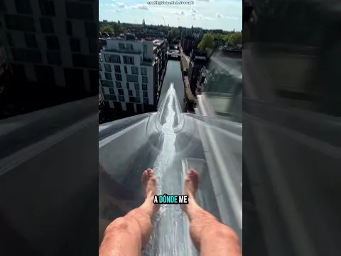 😂🛁 ¡La bañera se convirtió en un tobogán y terminó en una zanja asquerosa! 🤢🤣 #shortsvideo
