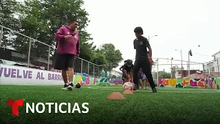 Menores migrantes reciben esperanza con ayuda del fútbol en Ciudad de México | Noticias Telemundo