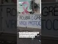 Lagu “Roubar o Grêmio virou protocolo”: torcedores fazem protesto com notas falsas na sede da CBF