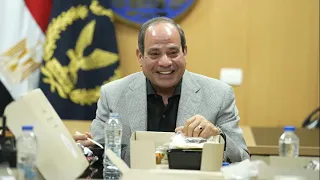 في زيارة مفاجئة   الرئيس السيسي يتفقد قسم شرطة مدينة نصر ويدير نقاش ا مع الضباط والأفراد والمواطنين دندنها
