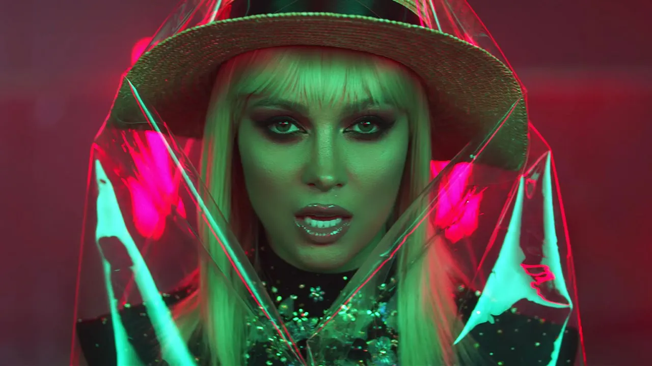 LORA - E nebuna romanca (Original Radio Edit)