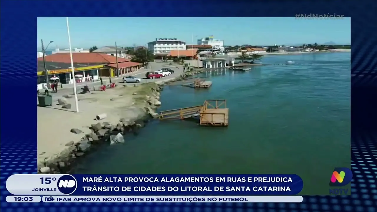 Maré alta causa alagamentos e prejudica trânsito no litoral de SC