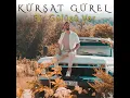 bir gülüşü var