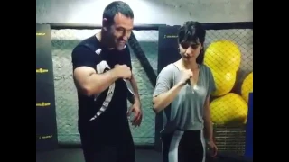 مسلسل العهد تدريب الصحفية ايلام 