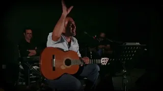 وبحبك أنا بحبك أنا وماليك عليا حلفان    أغنية عمرو دياب الجديدة دندنها