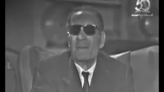 الشاعر حافظ ابراهيم يسخر من قصيدة شعر كتبها الأديب طه حسين 