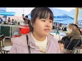 While taking his child to a festival, Luyen ran into the young woman he had once helped.