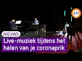 Lagu Hier word je geprikt onder het genot van live-muziek