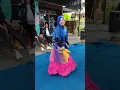 Lagu kakek karaoke gratis di temani penari latar