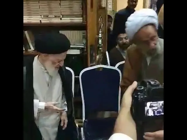⁣التعامل الأخلاقي العجيب بين الشيخ المصباح و السيد الزنجاني..
