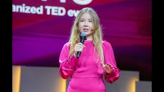 A story of messy beautiful aliveness | Julia Cores | TEDxTHU