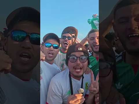 ياباني يشجع الجزائر                       #worldcup #travel #algeria