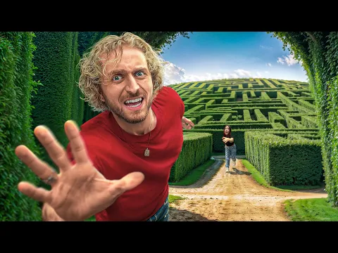 Video Thumbnail: ENFERMÉ DANS UN LABYRINTHE GÉANT (C’est hyper angoissant)