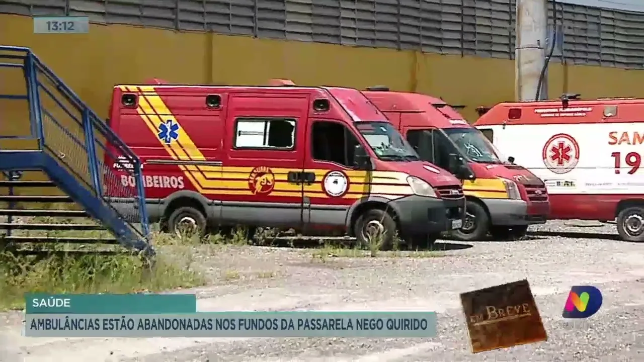 Ambulâncias estão abandonadas nos fundos da Passarela Nego Quirido