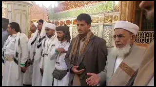 فضيلة العلامة المولى محمد بن عبدالعظيم الحسني حفظه الله وهو يزور قبر النبي صلى الله عليه وآله وسلم 