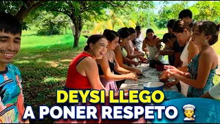 Deysi llego a dar instrucciones para hacer una rica mariscada.