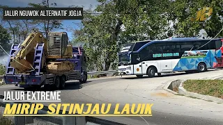the alternative extreme route of jogja kendal traffic by akap buses and large trucks is similar 