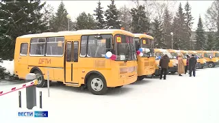 Школам в Омской области сегодня передадут 56 новых автобусов