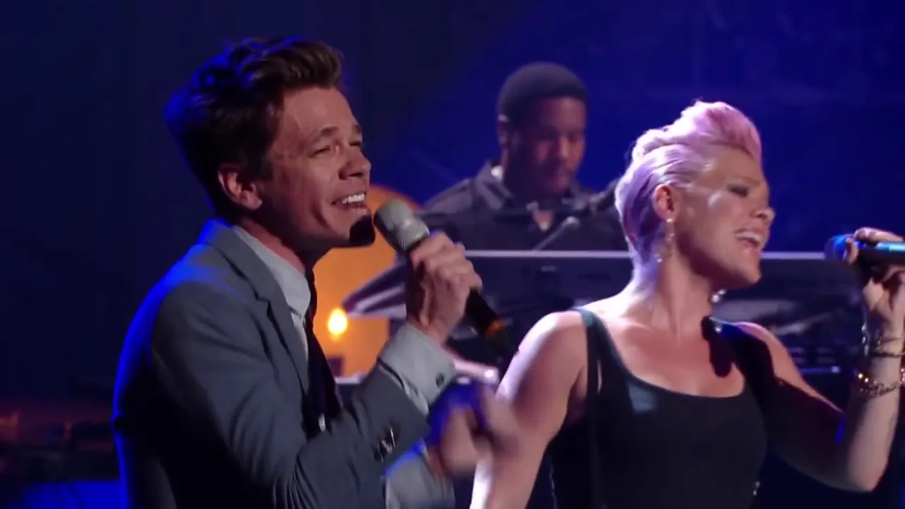 Pink feat Nate Ruess - Just Give Me a Reason (2013 live) Pink feat Nate Ruess - Just Give Me a Reason (2013 live)
