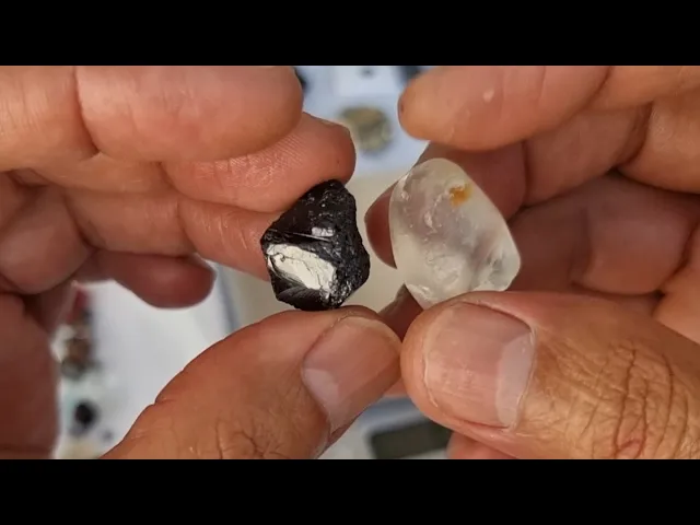 IDENTIFICANDO A PEDRA PRETA SERÁ UM DIAMANTE?