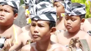 Download ANGKLUNG KEBYAR, TABUH GILAK PEMBUKA, SANGGAR KAYON PEJENG MP3