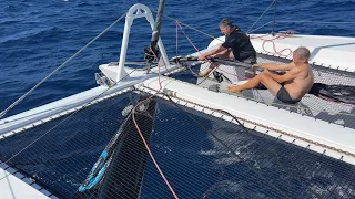 We lost our gennaker on the Indian Ocean – Crossing to South Africa 2 – Sailing Greatcircle (ep.322)