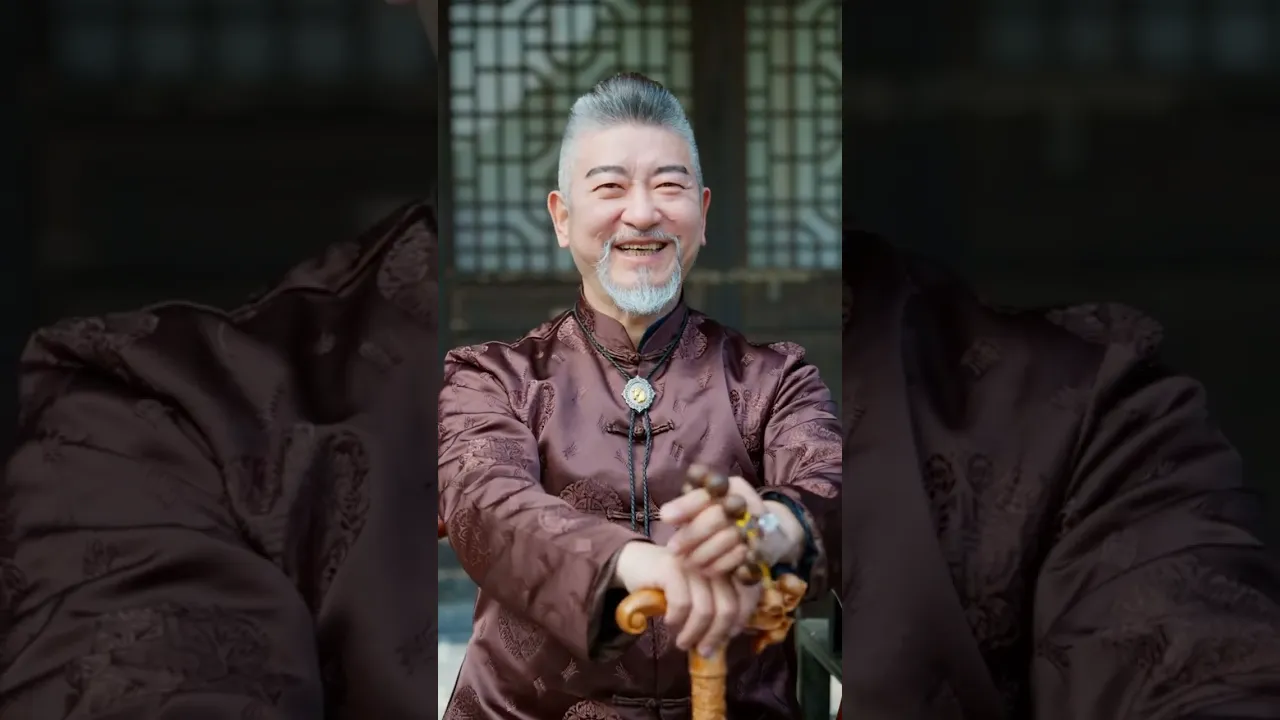 💐【정주행】아버지가 뇌물 줬다고 무시당하던 뚱보 아들, 사실은 무신?!천하제일 무신이 폐급 한량으로 환생했다? 🙄 강주 제일 미녀도 무시하던 그가 힘을 숨김! 각성하는 순간 세계관 poster