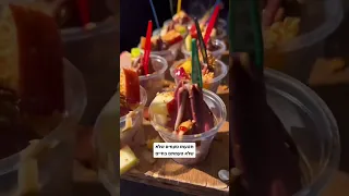 סיור אוכל בשוק הכי שווה בת א שלחנו את Oshri Shalmon לסיור אוכל חוויתי בשוק הכרמל עם חברת שוק EAT 