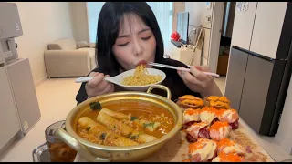 진짬뽕 & 육회 연어 초밥.. 와 너무 맛있다.. Jin Jjamppong, Beef Tartare & Salmon Sushi MUKBANG
