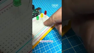 Making LED Traffic Light Project with Arduino Uno Kit