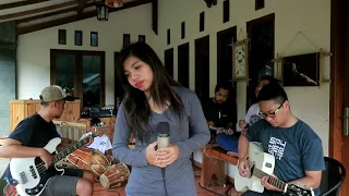 Download hariring kuring   cover by kareueus keroncong MP3