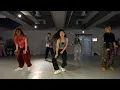 Gwen Stefani - Hollaback Girl / Learner's Class
