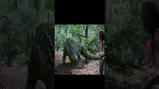 وحش ضخم يخرج من البحيرة ليطاردهم لكنهم يكتشفون أنه لا يموت وحوش ذئاب 