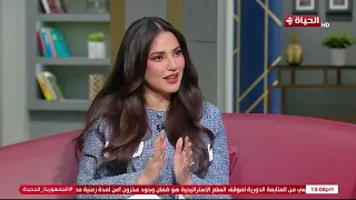 واحد من الناس   د  عمرو الليثي يهدي الفنانة درة درع الإبداع والتميز على أدائها الرائع في  علي كلاي   دندنها