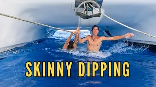 Nude swimming – Sailing the Indian Ocean to the Maldives