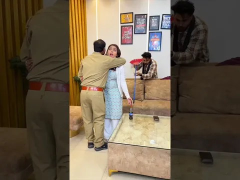 পুলিশের স্ত্রী এটা কি করল 😱