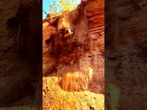 Excavator falling accident #heavymachinery #excavator accident 🥺