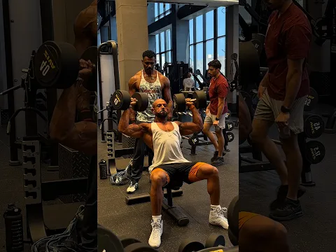 تمرين اليوم ابر بودي كامل 💪🏼 الى يسال كيف تحرق كل هذا الاكل هذي وحدة من الاسباب 😁 #train #gym