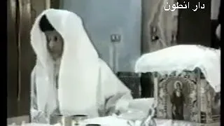 لحظة نياحة الأنبا مكاريوس اسقف قنا اثناء القداس الإلهي تأتي المعجزه رجوع الجسد المقدس إلي المذبح 