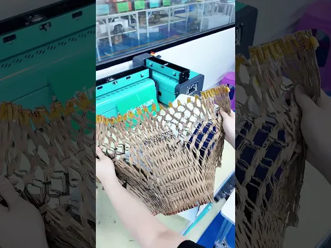 Vermeiden Sie billige Geschäfte mit Recyclern für ungenutzte Kartons. Ein Kartonzerkleinerer-Expander macht praktisches Polsterpapier aus übrig gebliebenen Kartons.