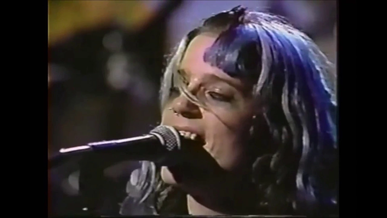 L7 -  Pretend We're Dead Live Letterman 1992