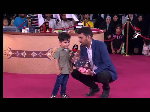 ⁣#طفل #يقرأ #سورة #الفاتحة #ويحصل #على #هدية