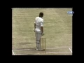 Lagu Jeff Thomson (Thommo) Destroys the English Batsmen 1974