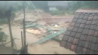 banjir jakarta bencana alam lagu ebiet g ade berita kepada kawan