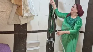 روتين يومي مع ام ياسين في الحمام بدون ملابس داخليه 